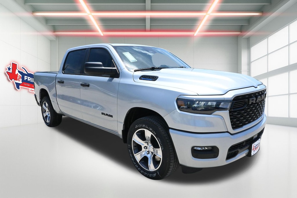 New 2026 Ram 1500 EXPRESS CREW CAB 4X2 5'7 BOX Pickup