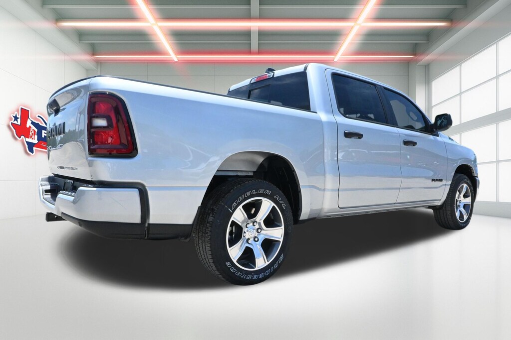 New 2026 Ram 1500 EXPRESS CREW CAB 4X2 5'7 BOX Pickup