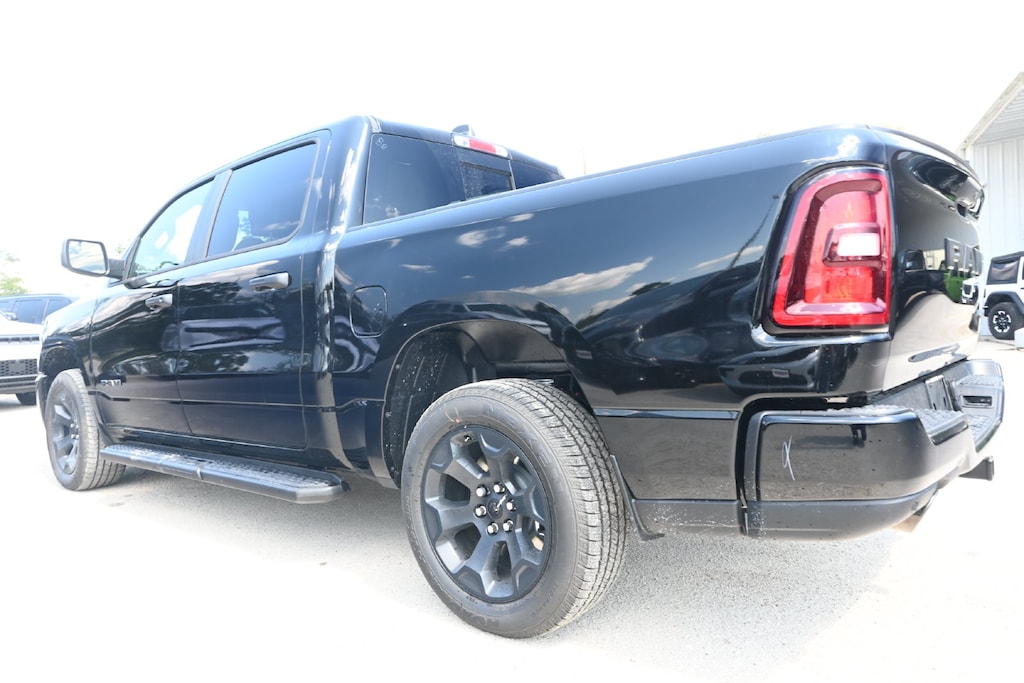 New 2027 Ram 1500 EXPRESS CREW CAB 4X4 5'7' BOX Pickup