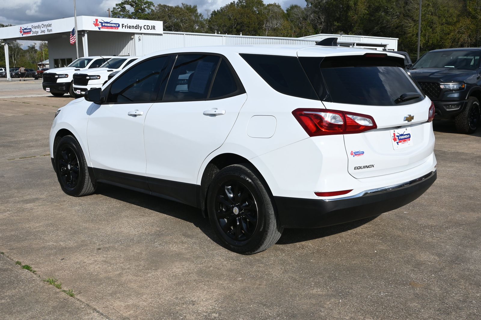 2018 Chevrolet Equinox LS photo 3