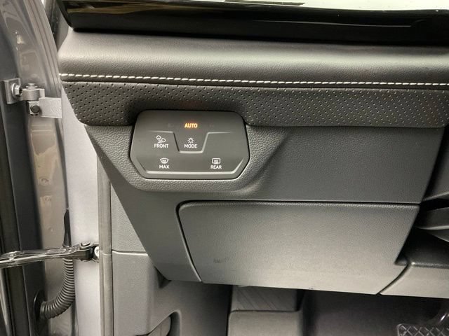 2025 Volkswagen Atlas SE w/Tech - Photo 15