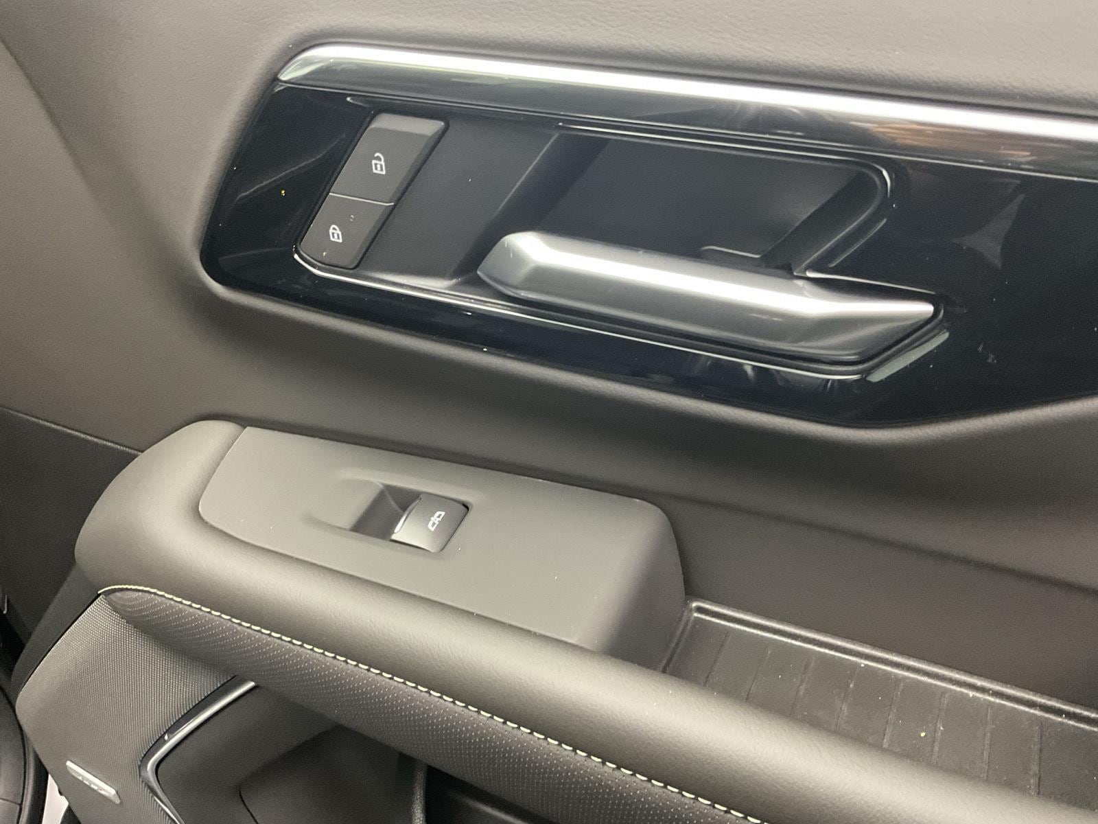2026 Chevrolet Suburban Premier - Photo 25
