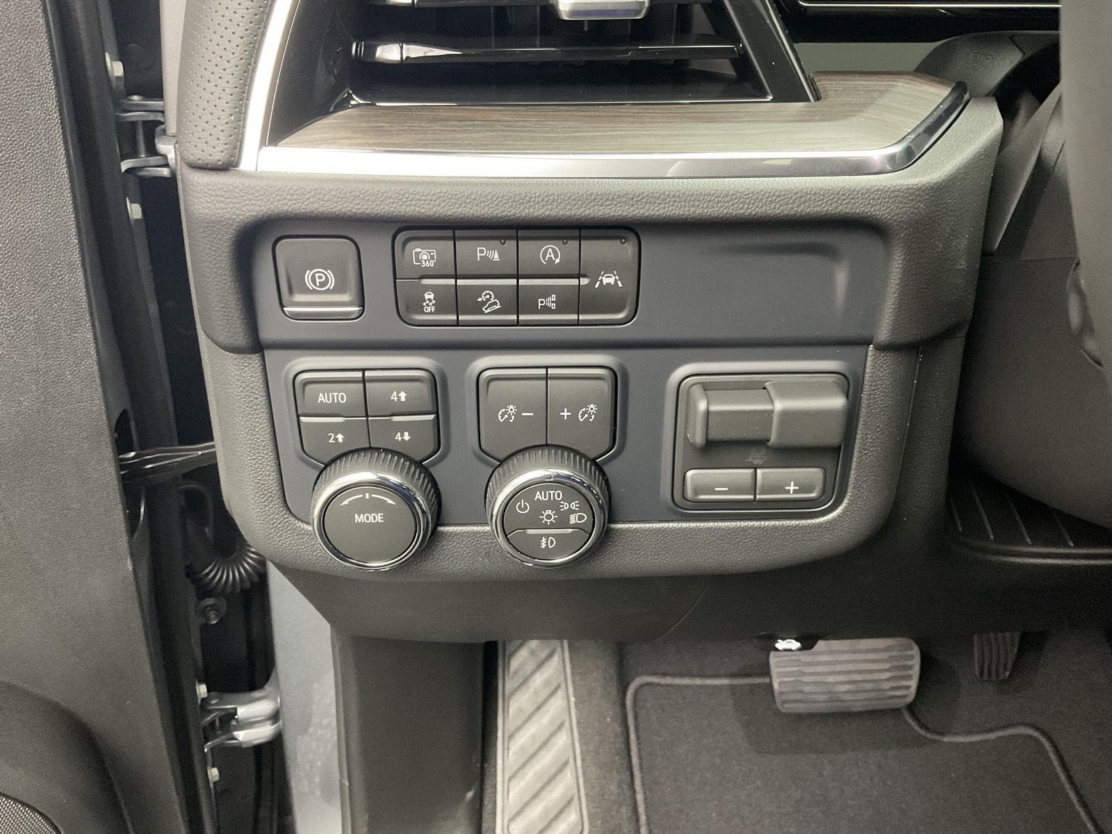 2026 Chevrolet Suburban Premier - Photo 13