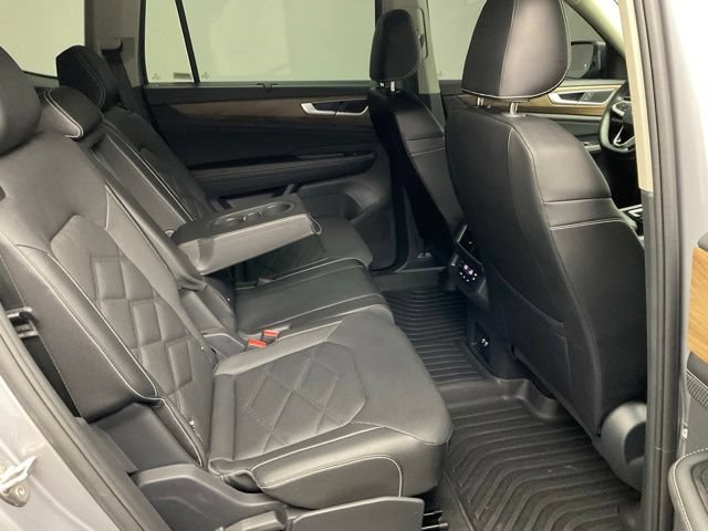 2025 Volkswagen Atlas SE w/Tech - Photo 28