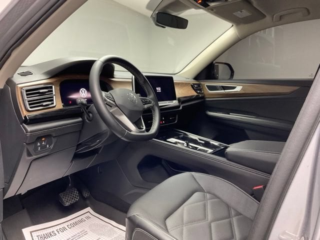 2025 Volkswagen Atlas SE w/Tech - Photo 13