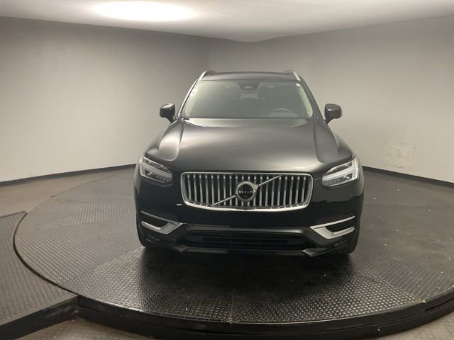 2023 Volvo XC90 B5 AWD Plus photo 2