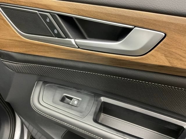 2025 Volkswagen Atlas SE w/Tech - Photo 25