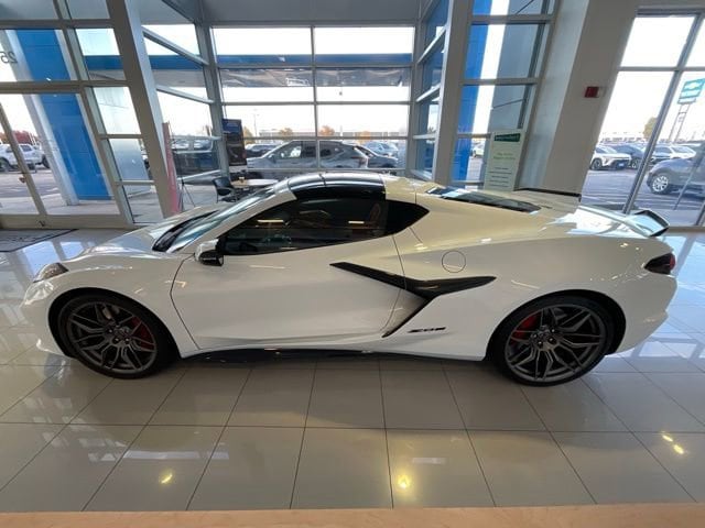 2025 Chevrolet Corvette 2LZ - Photo 9