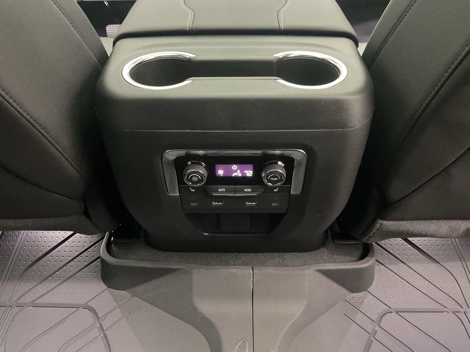 2026 Chevrolet Suburban Premier - Photo 30