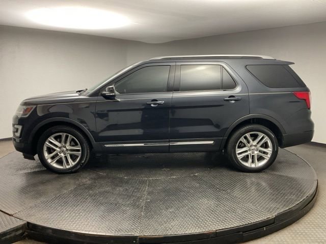 2017 Ford Explorer XLT photo 3