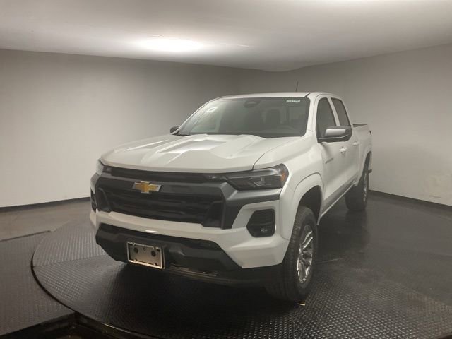 2026 Chevrolet Colorado LT photo 2