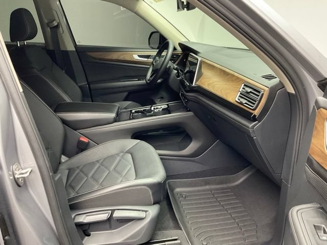 2025 Volkswagen Atlas SE w/Tech - Photo 26