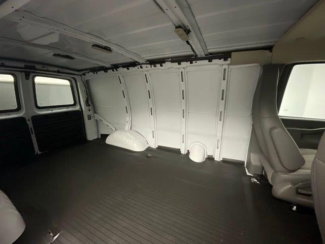 2026 Chevrolet Express Cargo Work Van - Photo 25