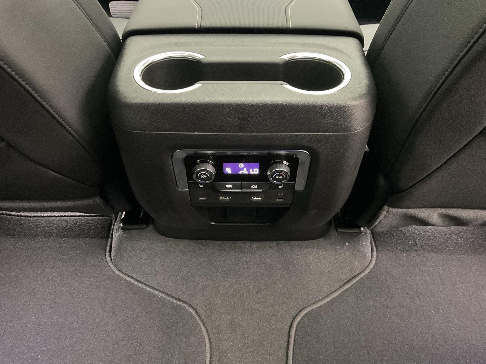 2026 Chevrolet Suburban Premier - Photo 30