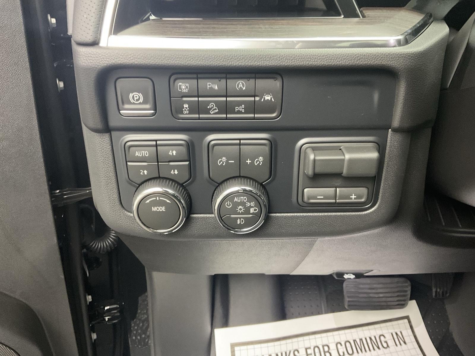 2026 Chevrolet Suburban Premier - Photo 13
