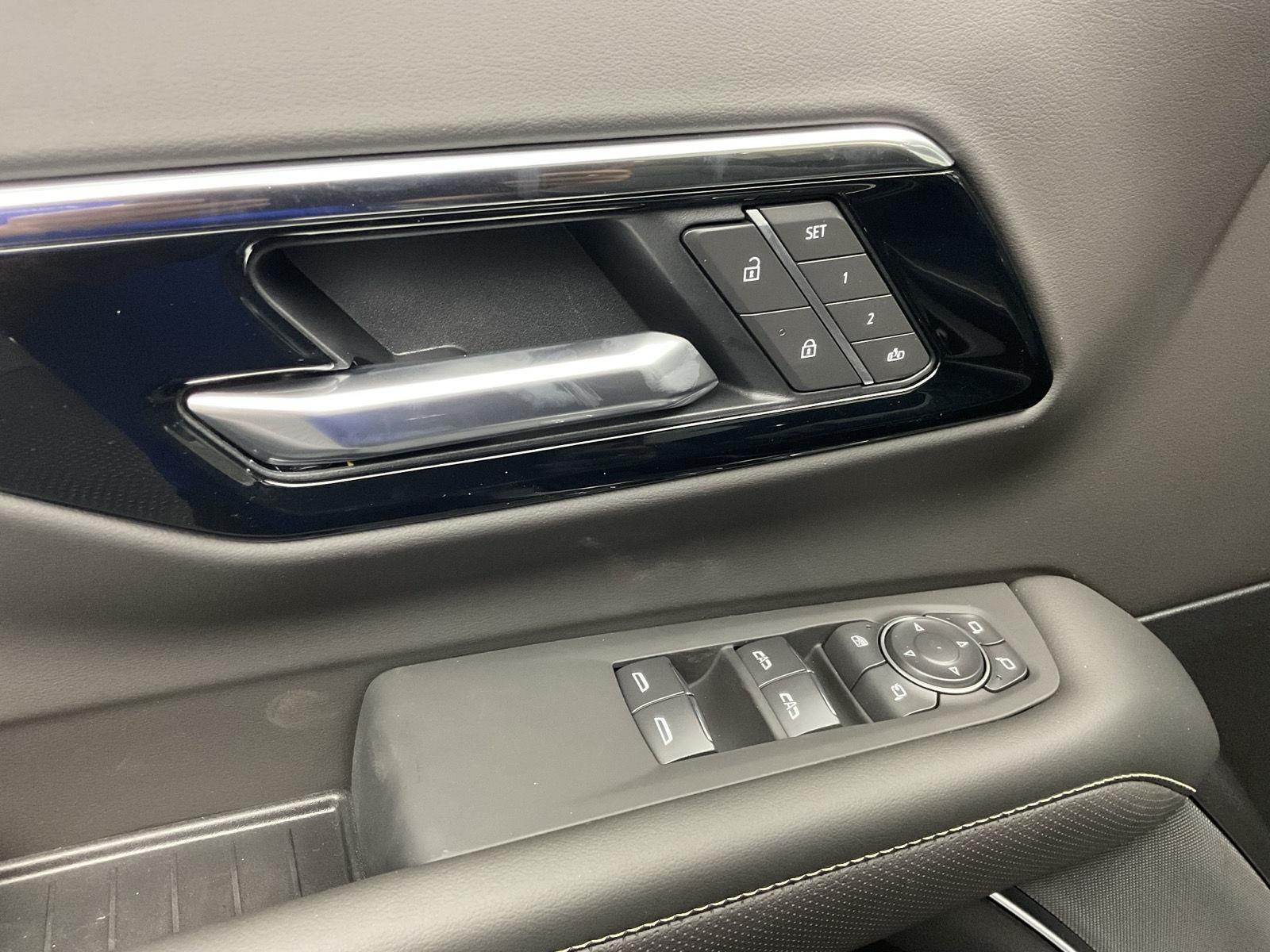 2026 Chevrolet Suburban Premier - Photo 10