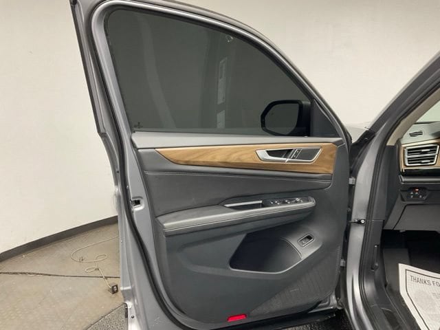 2025 Volkswagen Atlas SE w/Tech - Photo 10