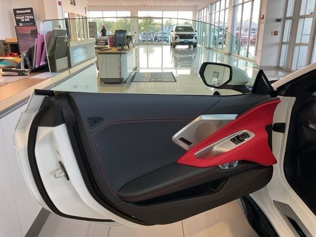 2025 Chevrolet Corvette 2LZ - Photo 10