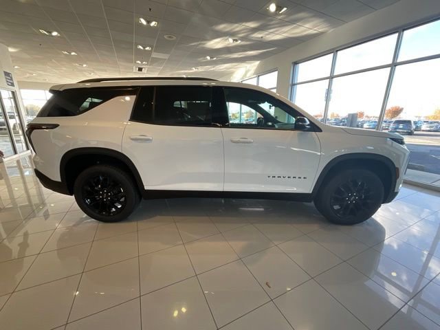 2026 Chevrolet Traverse photo 2