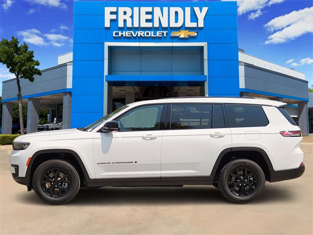 2024 Jeep Grand Cherokee Altitude photo 3