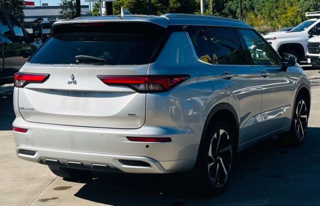 Used 2024 Mitsubishi Outlander SEL