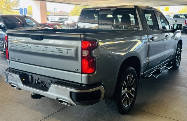 2020 Chevrolet Silverado LT photo 2