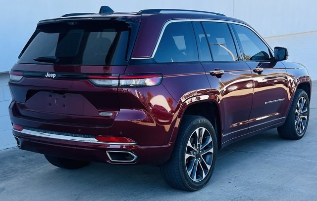 2023 Jeep Grand Cherokee Overland photo 2