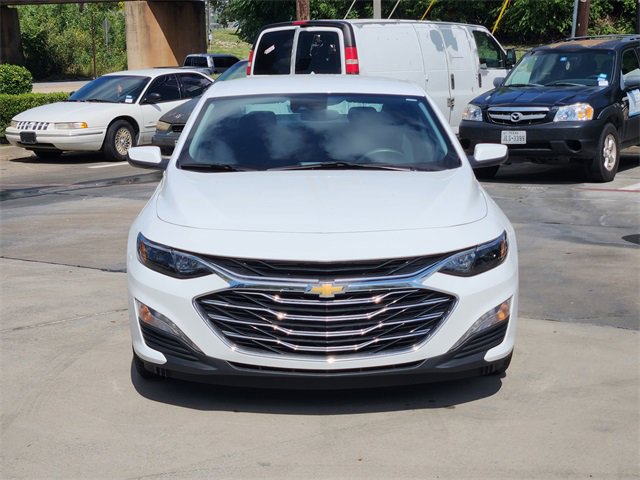 2024 Chevrolet Malibu 1LT photo 2