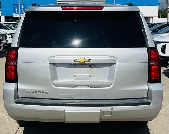 2017 Chevrolet Suburban LT photo 2