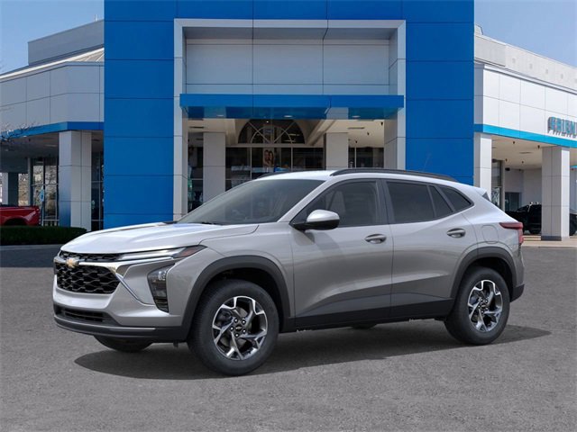 2025 Chevrolet Trax LT photo 2