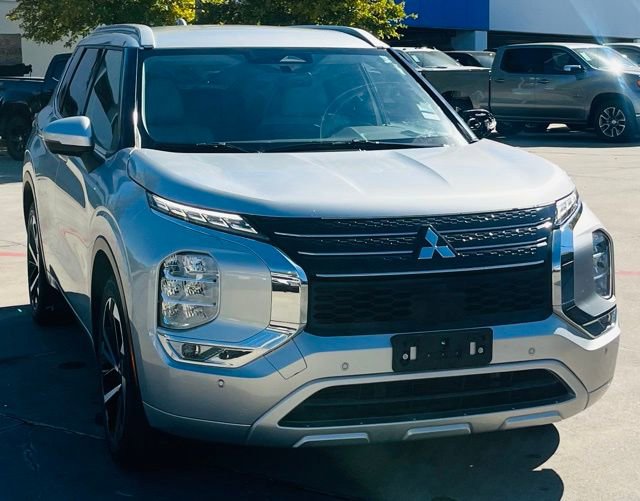 2024 Mitsubishi Outlander SEL's photo