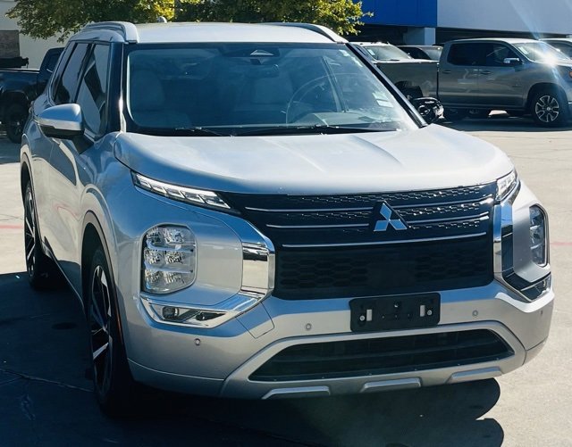 2024 Mitsubishi Outlander SEL's photo