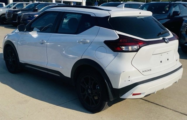 2023 Nissan Kicks SR photo 2