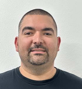 Staff member Ricardo from c8c3ac2ac402