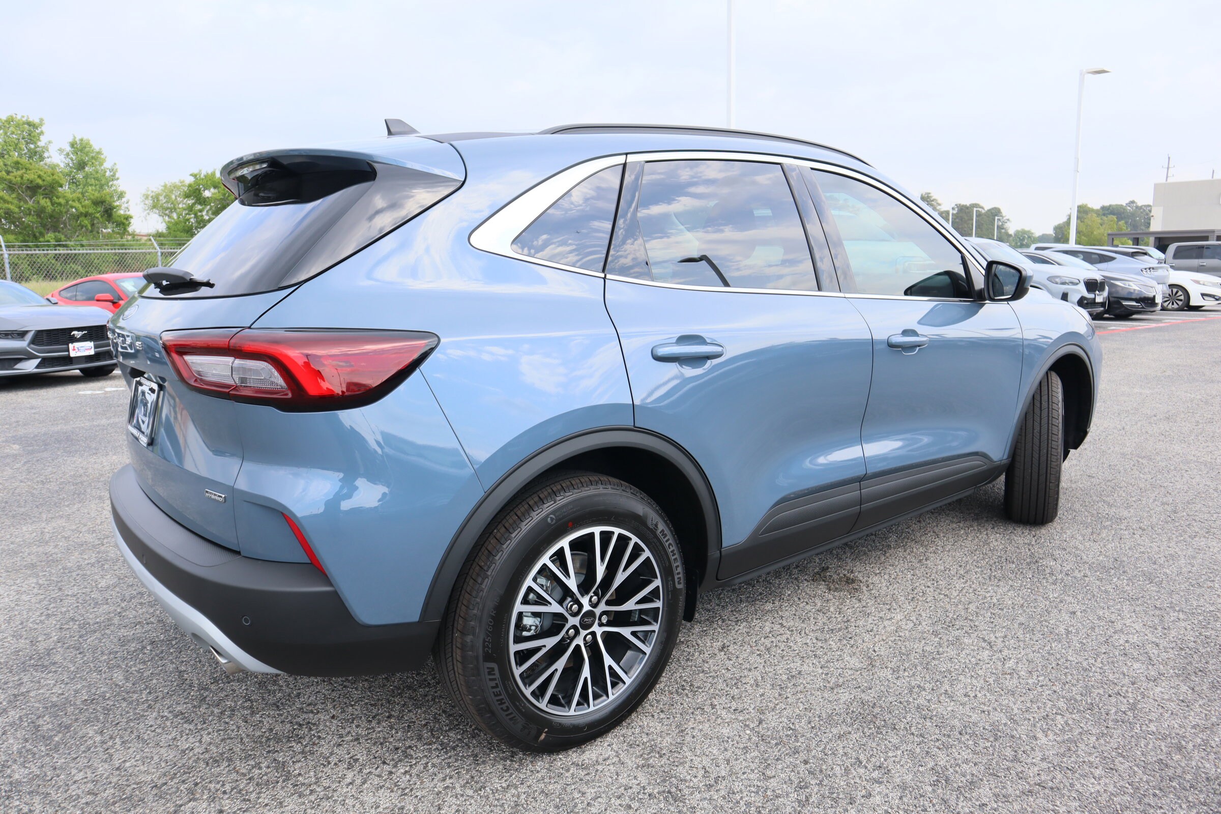 2025 Ford Escape photo 2