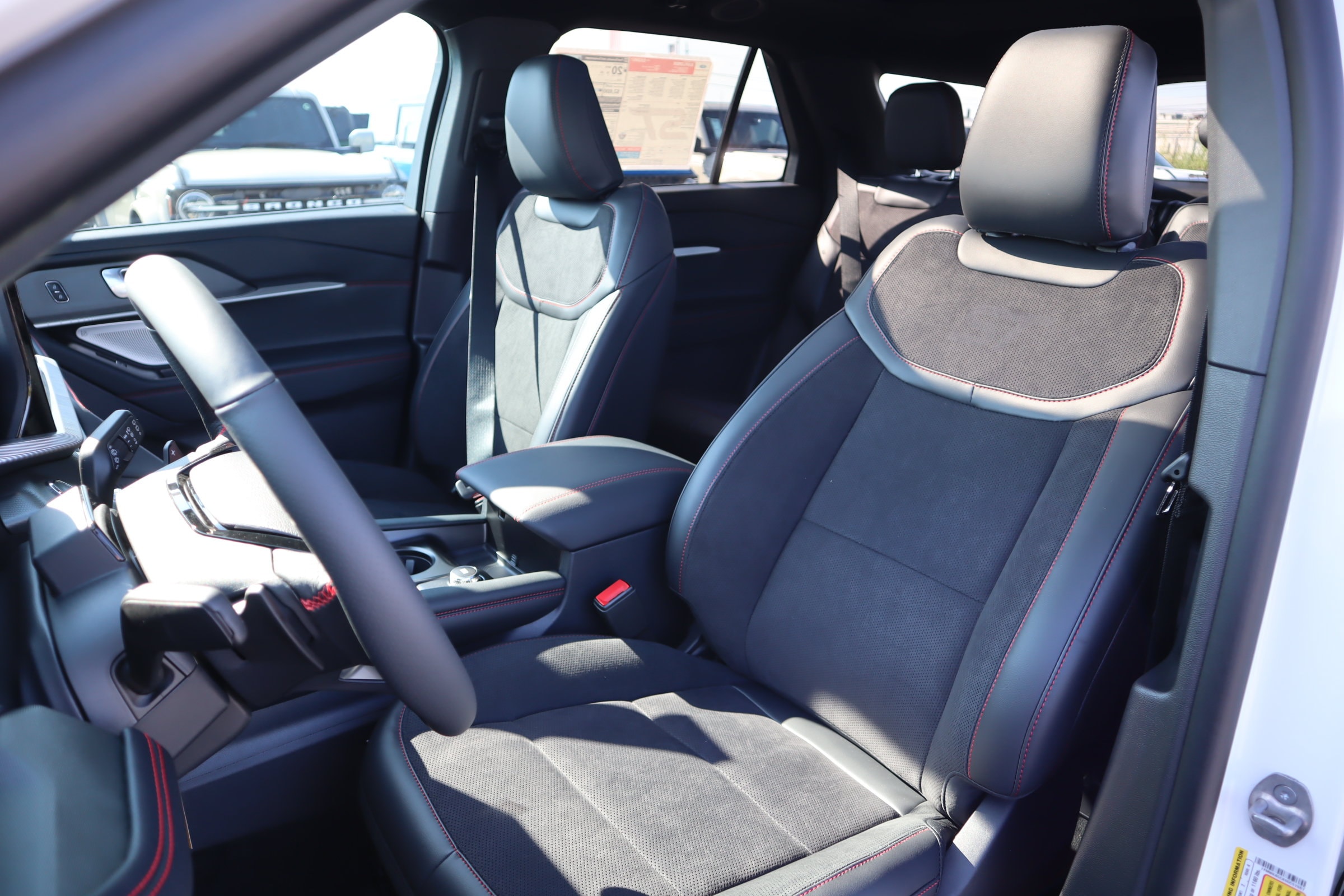2025 Ford Explorer ST - Photo 36