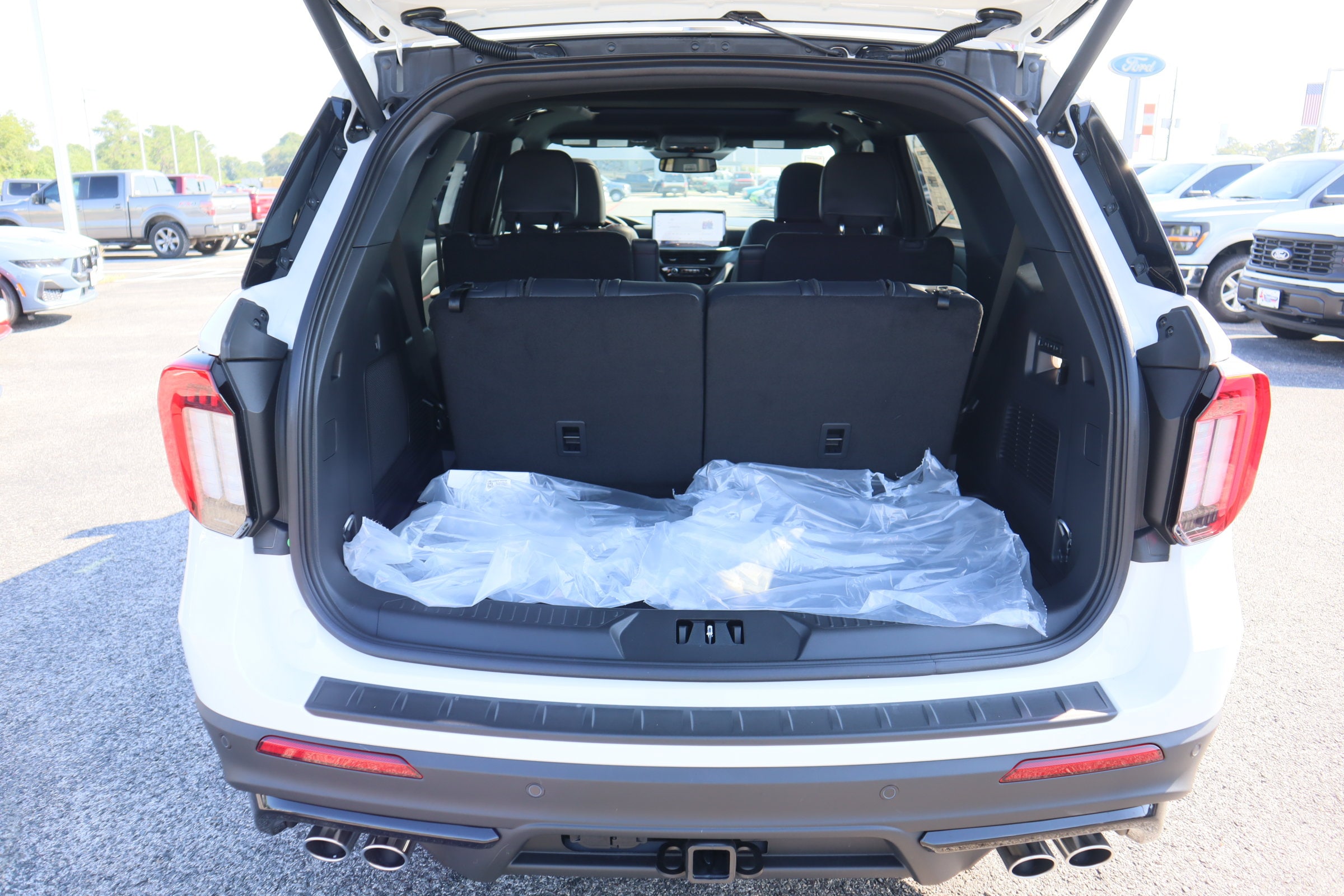 2025 Ford Explorer ST - Photo 6