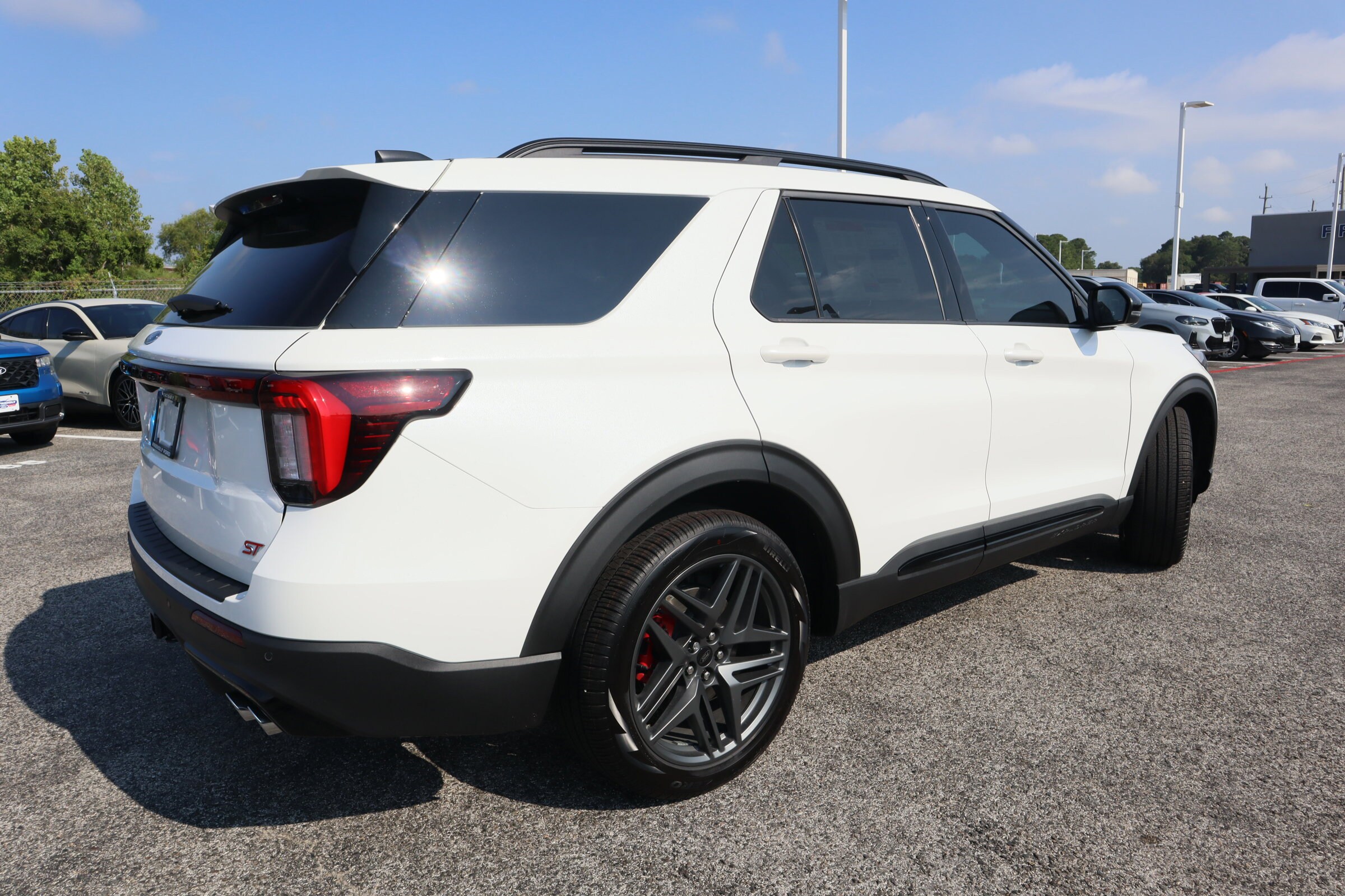 2025 Ford Explorer ST photo 2