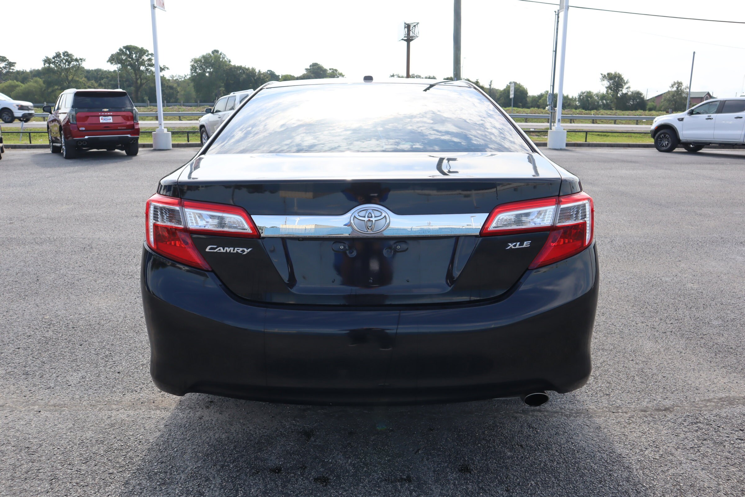 2014 Toyota Camry XLE photo 2