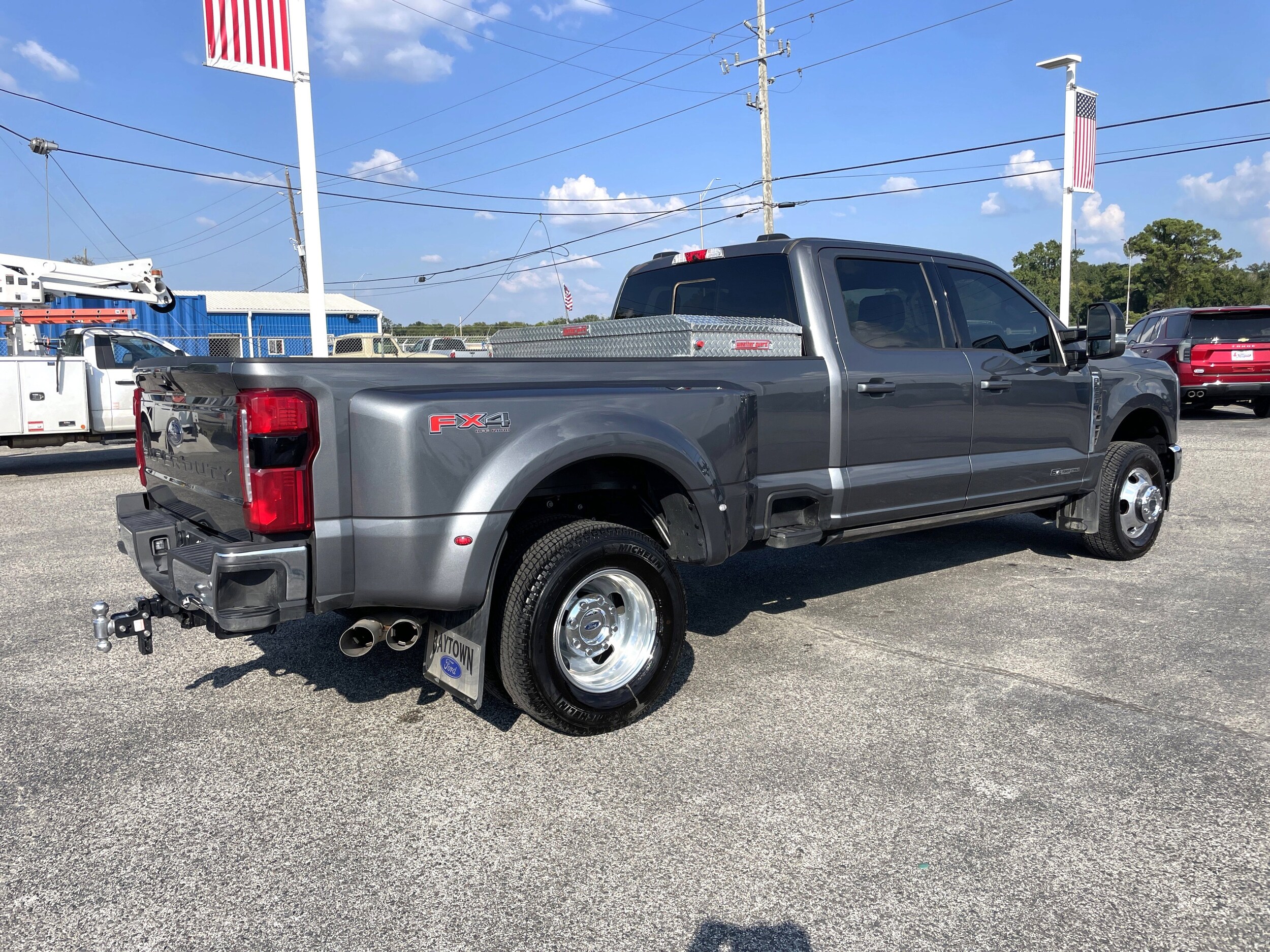 2025 Ford F-350 Lariat photo 2