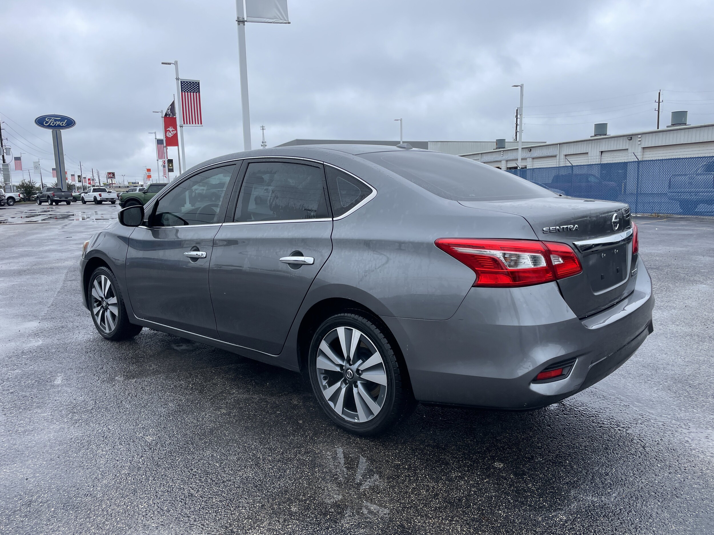 2019 Nissan Sentra SV photo 3