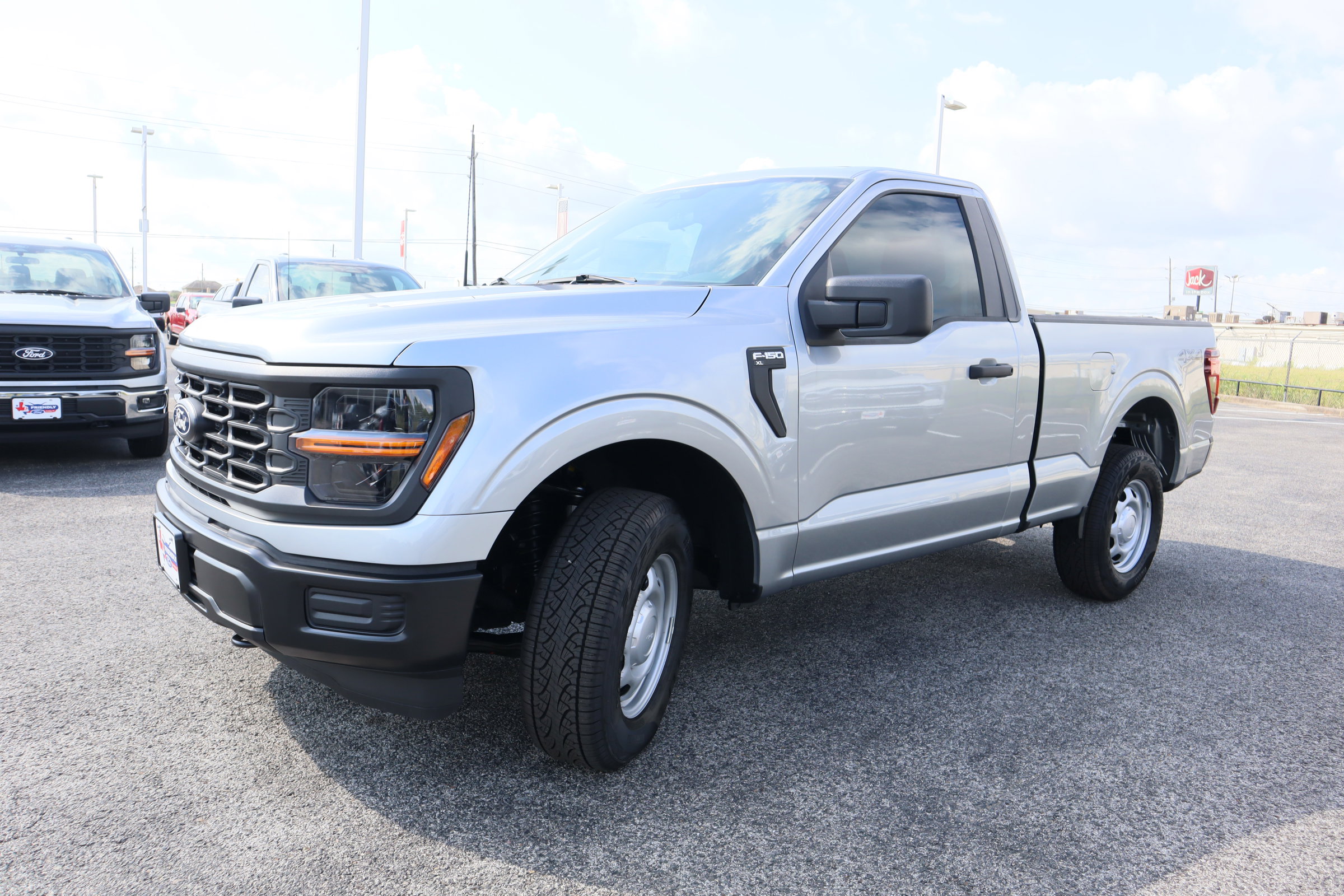 2025 Ford F-150 XL - Photo 8