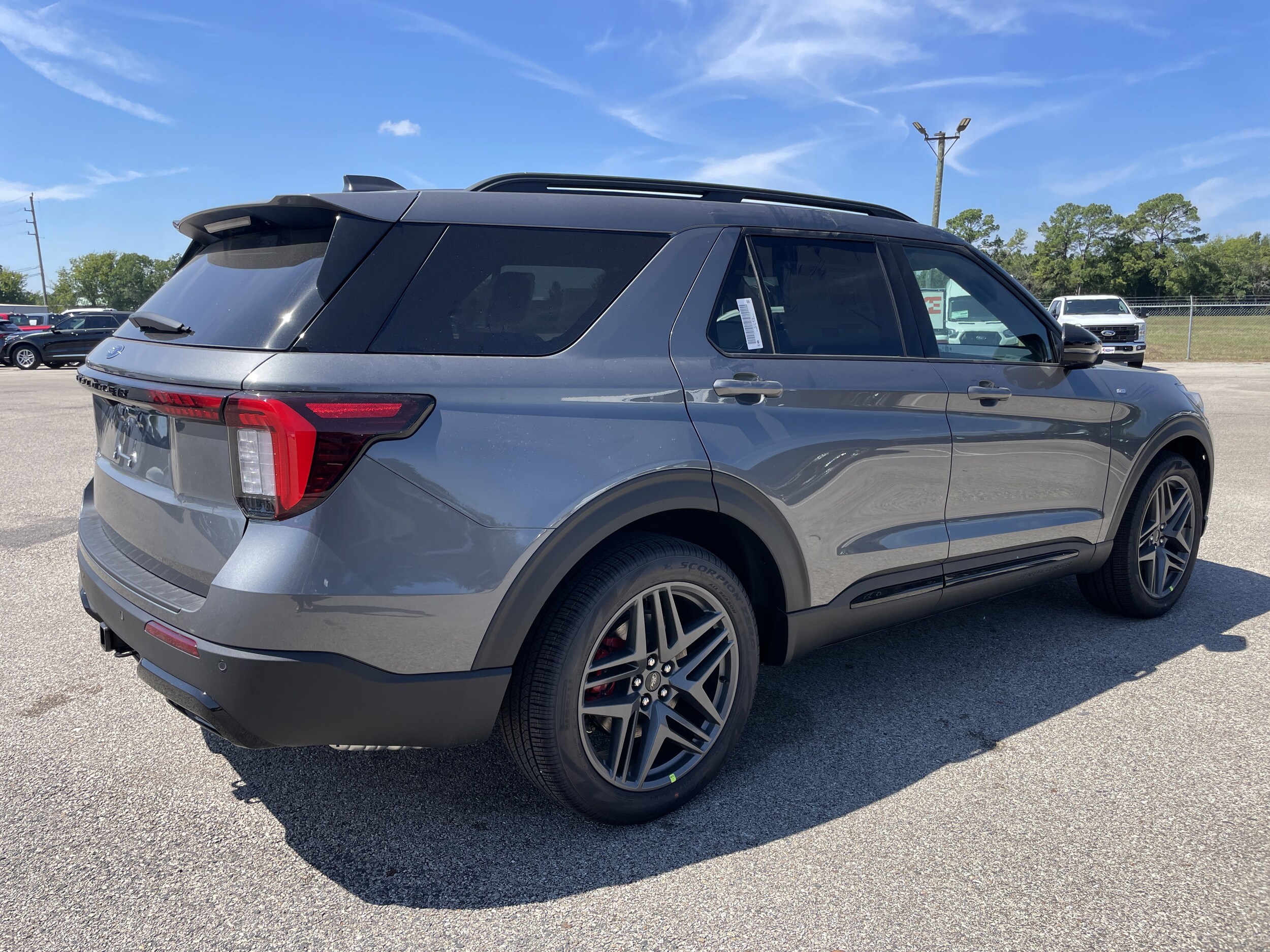 2025 Ford Explorer ST-Line photo 3
