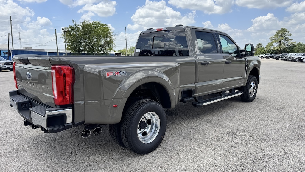 New 2026 Ford F-350 XLT Truck Crew Cab