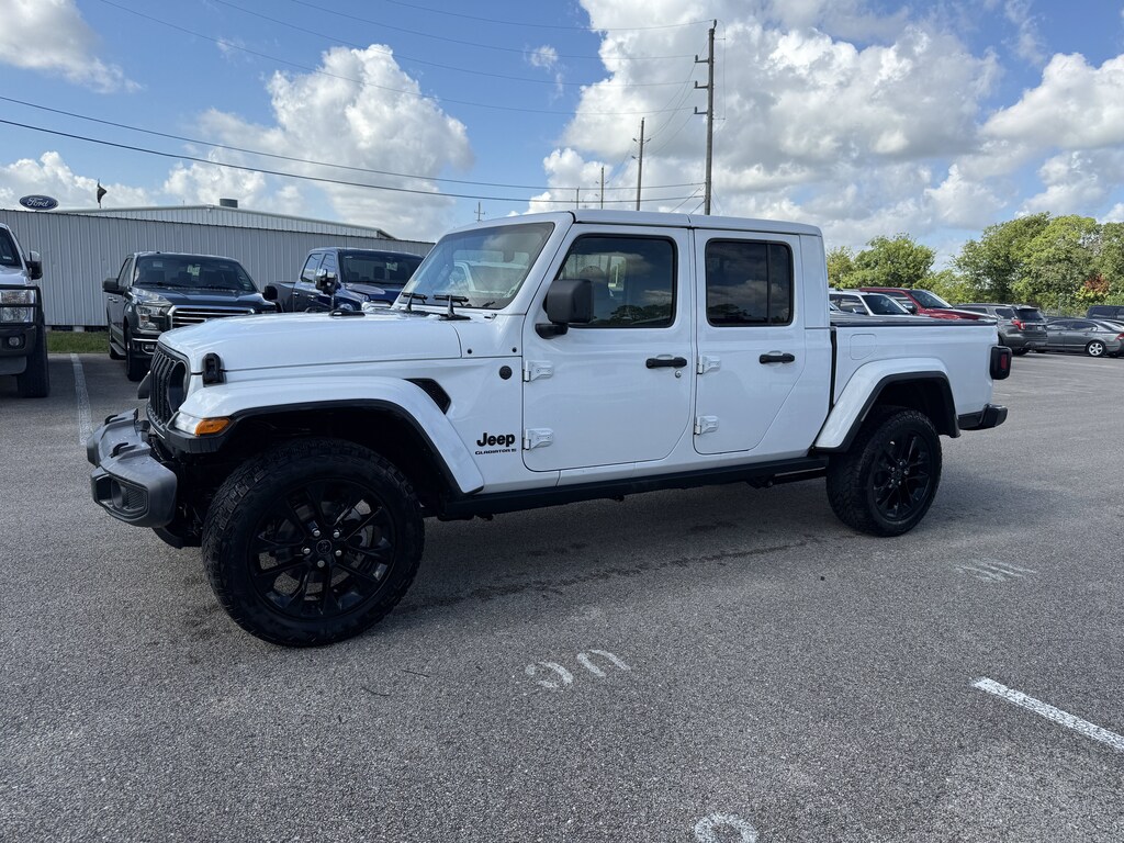 Used 2025 Jeep Gladiator Sport Truck Crew Cab
