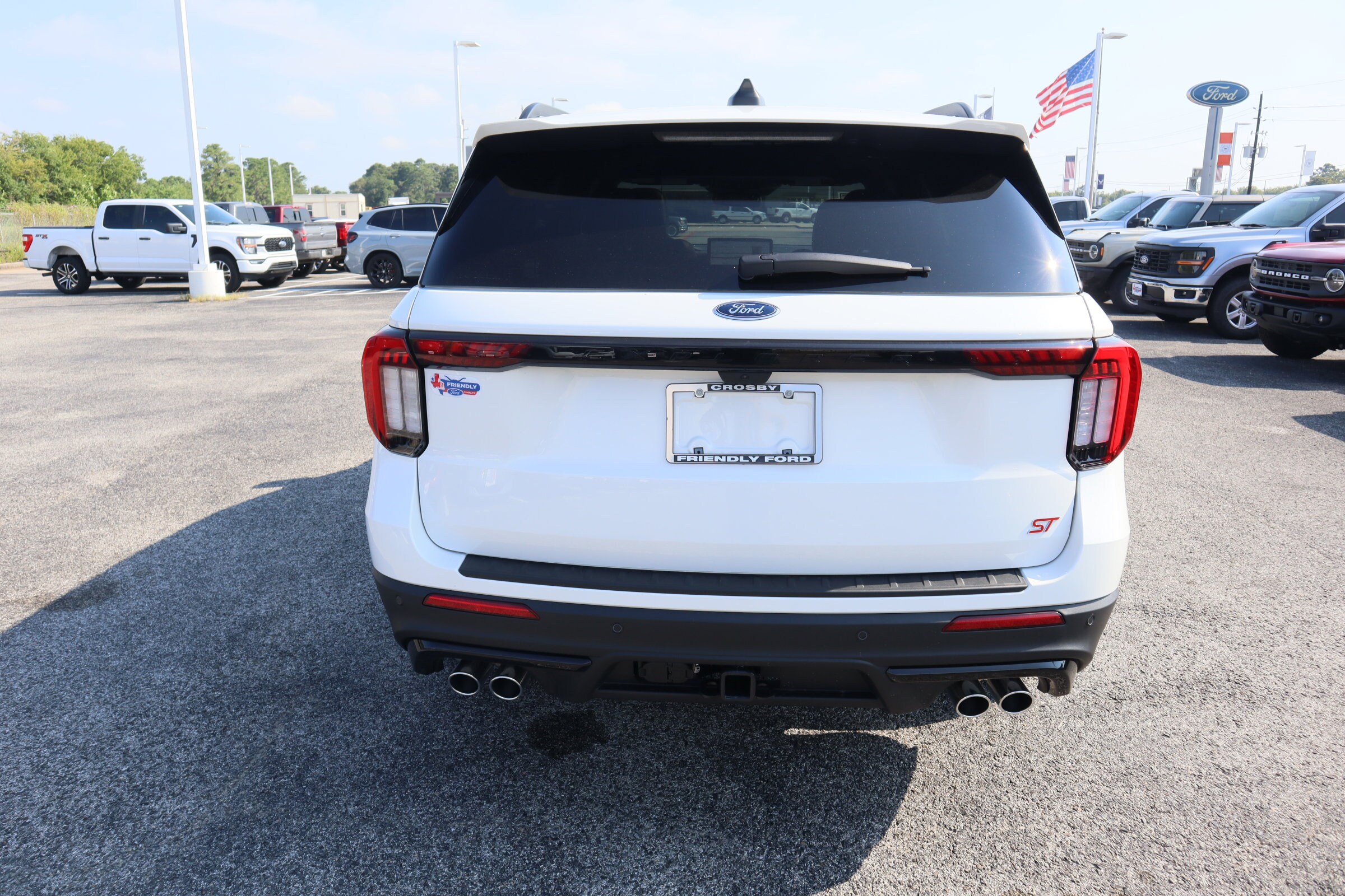 2025 Ford Explorer ST photo 4