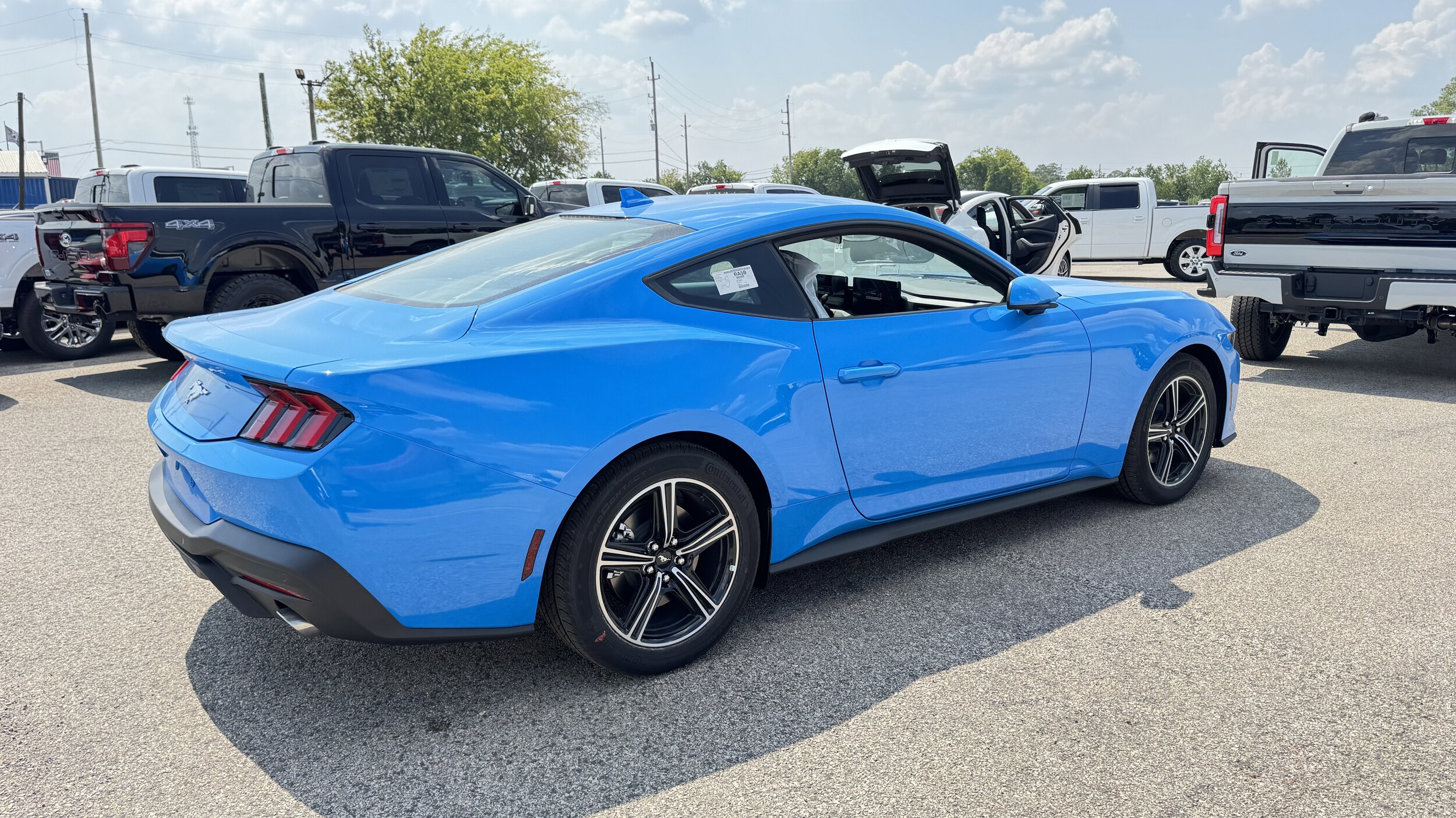 2025 Ford Mustang EcoBoost photo 3