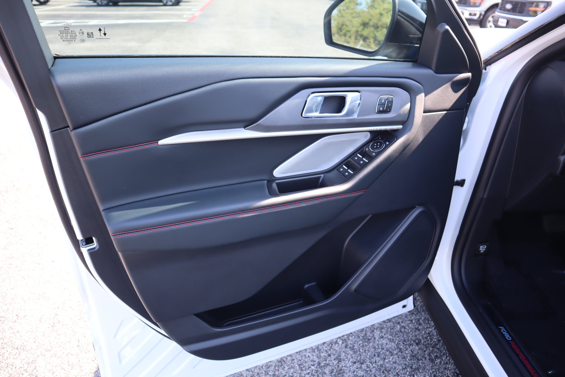 2025 Ford Explorer ST - Photo 16