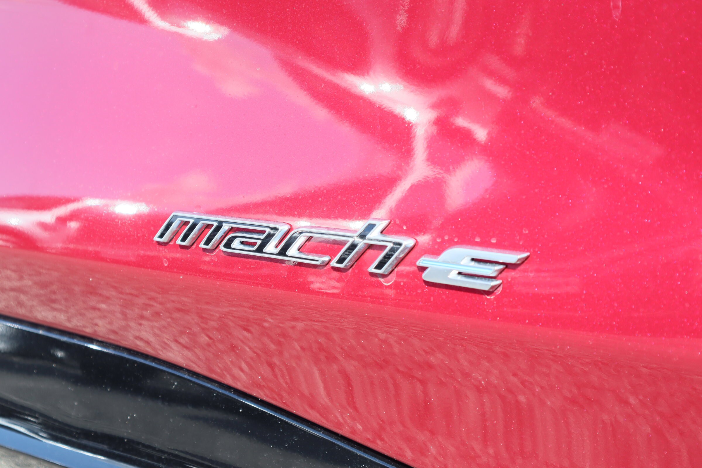 2025 Ford Mustang Mach-E Premium photo 2