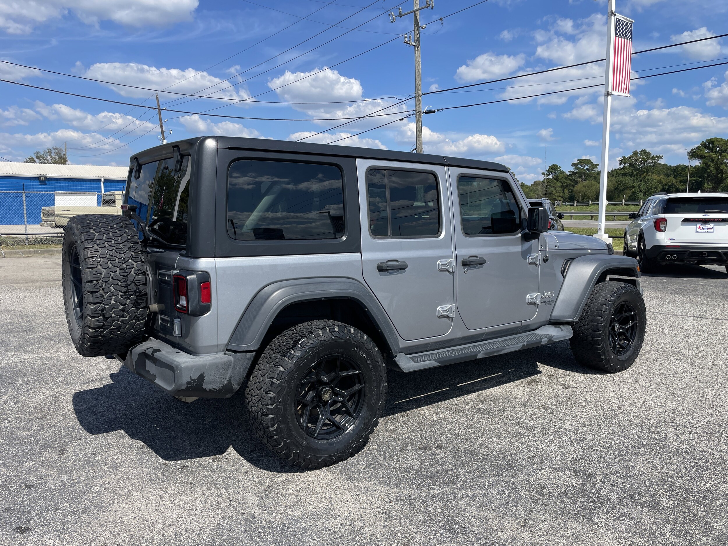 2018 Jeep Wrangler Unlimited Sport photo 2